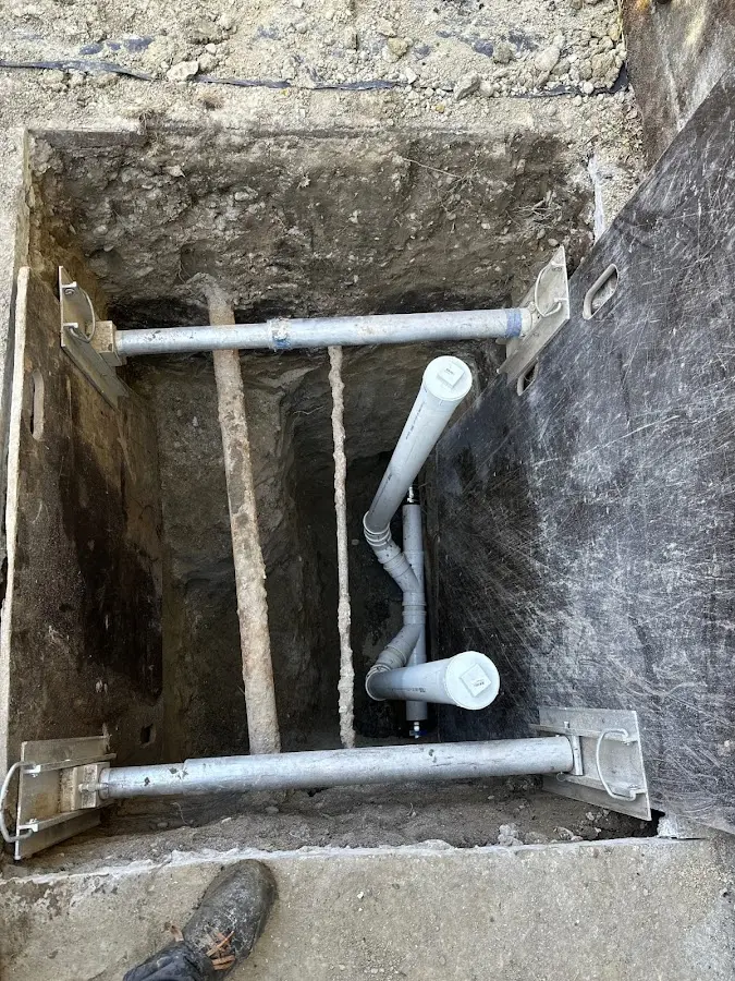 Experienced plumber completing Drain Cleaning work in Kalama